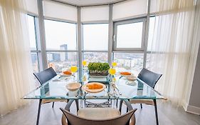 Luxurious Penthouse Suite With Panoramic Views & Free Parking In Cardiff City Centre